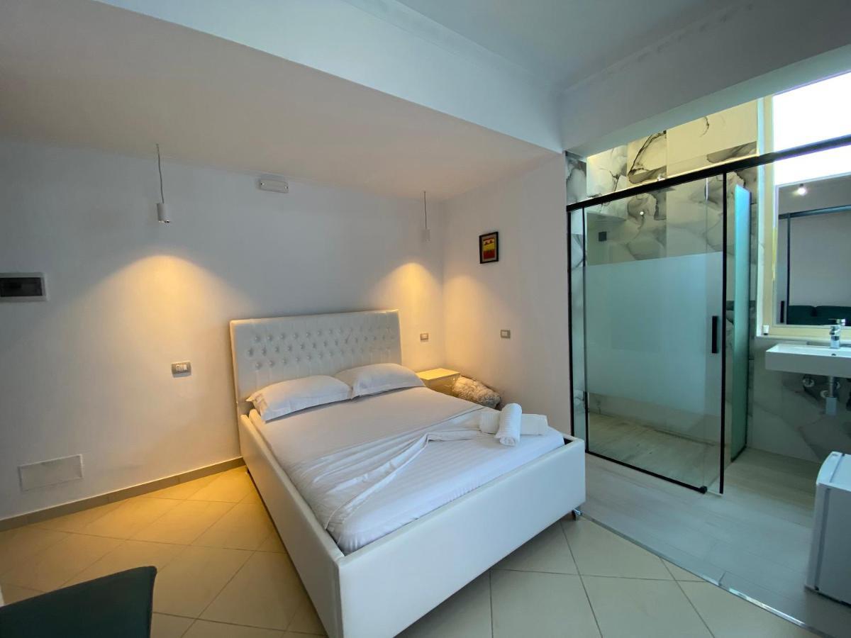 Hotel Kristal Borsh Bagian luar foto