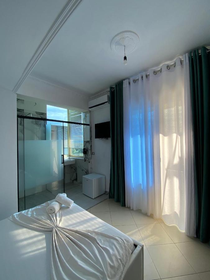 Hotel Kristal Borsh Bagian luar foto