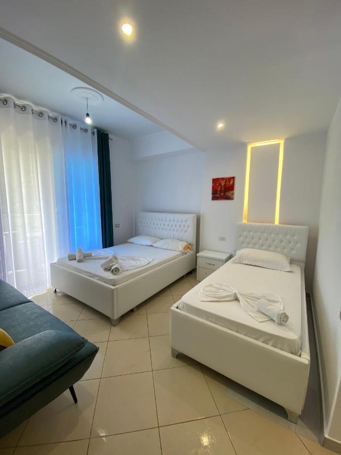 Hotel Kristal Borsh Bagian luar foto