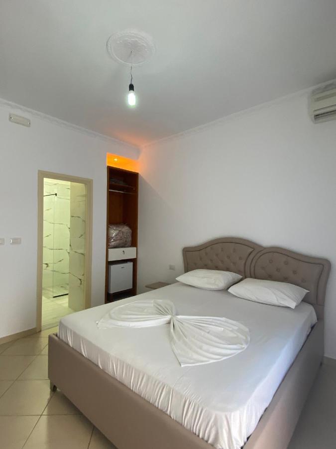 Hotel Kristal Borsh Bagian luar foto