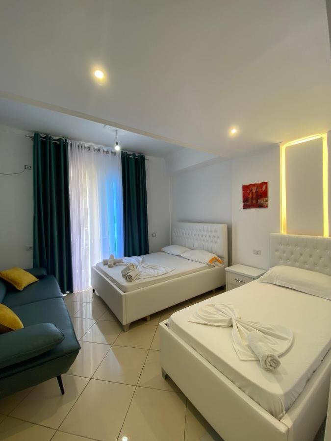 Hotel Kristal Borsh Bagian luar foto
