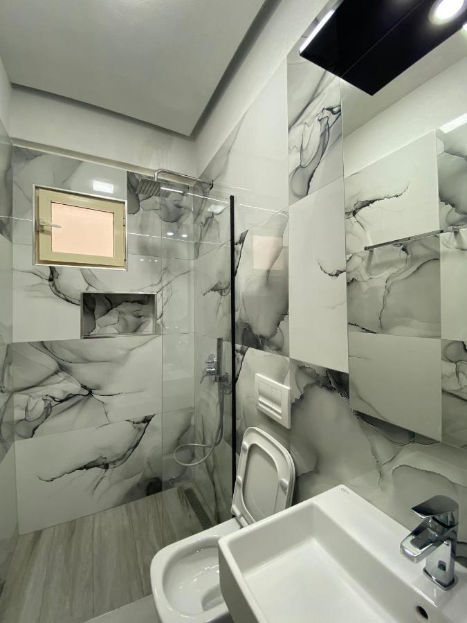 Hotel Kristal Borsh Bagian luar foto