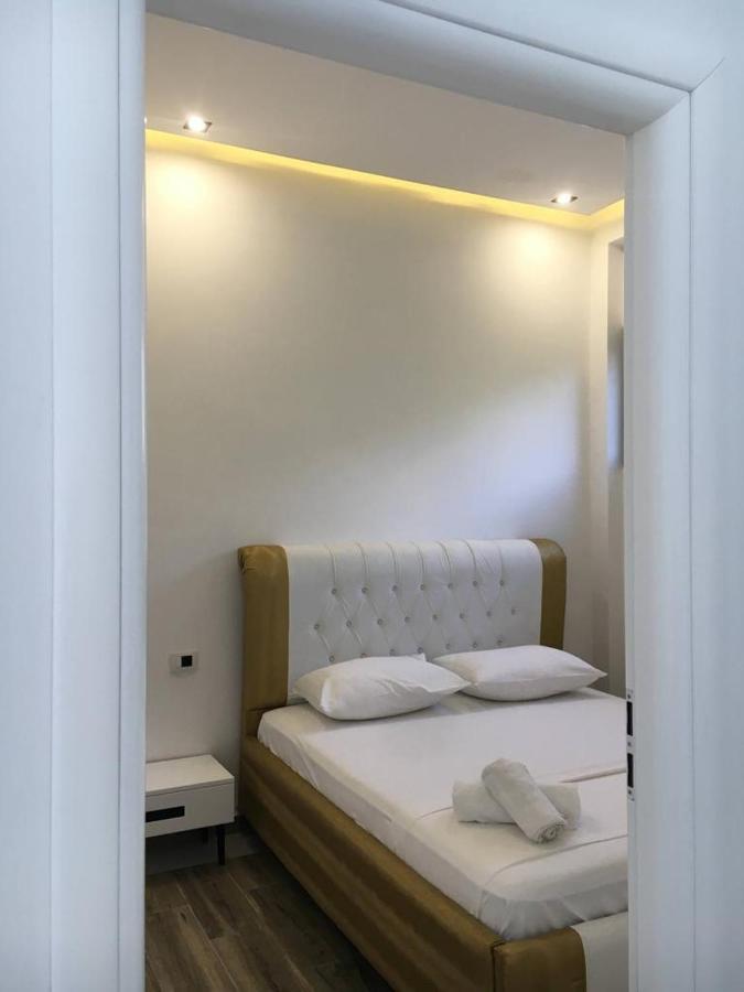 Hotel Kristal Borsh Bagian luar foto