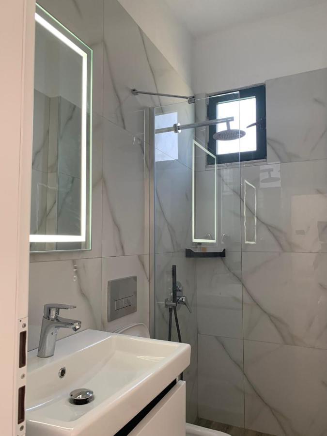 Hotel Kristal Borsh Bagian luar foto