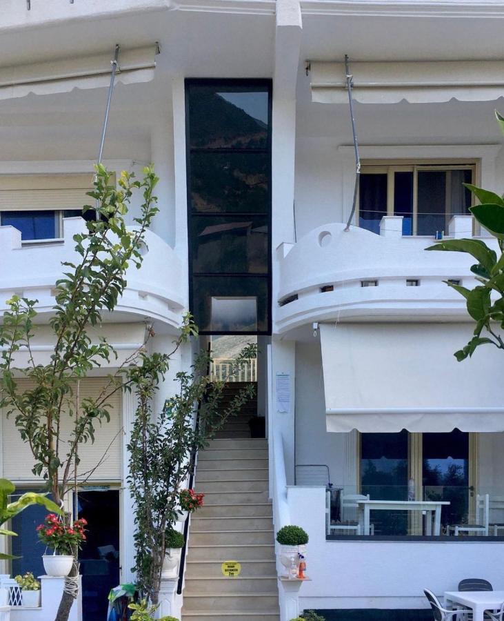 Hotel Kristal Borsh Bagian luar foto