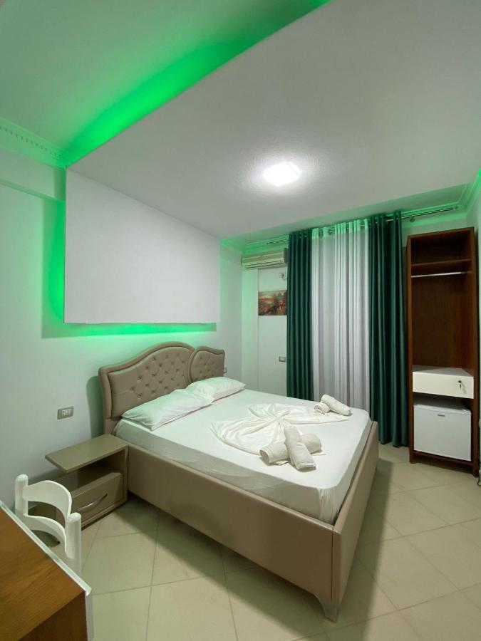 Hotel Kristal Borsh Bagian luar foto