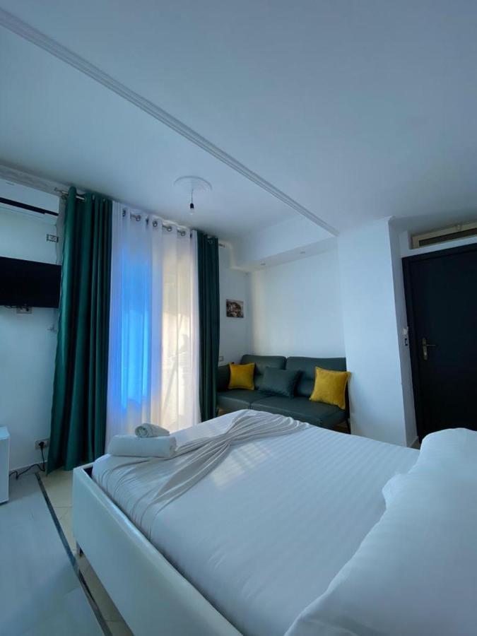 Hotel Kristal Borsh Bagian luar foto