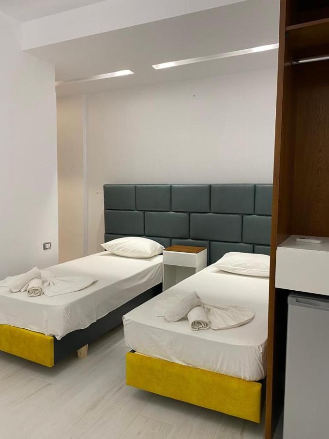 Hotel Kristal Borsh Bagian luar foto