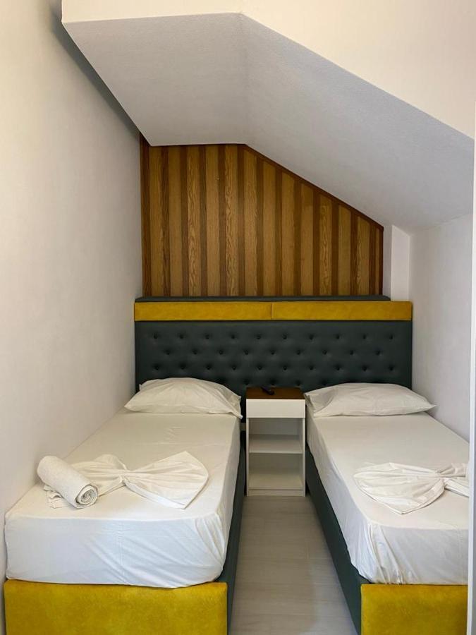 Hotel Kristal Borsh Bagian luar foto