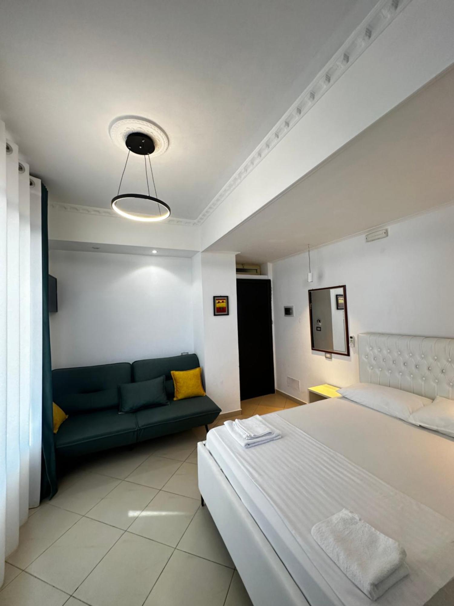 Hotel Kristal Borsh Bagian luar foto