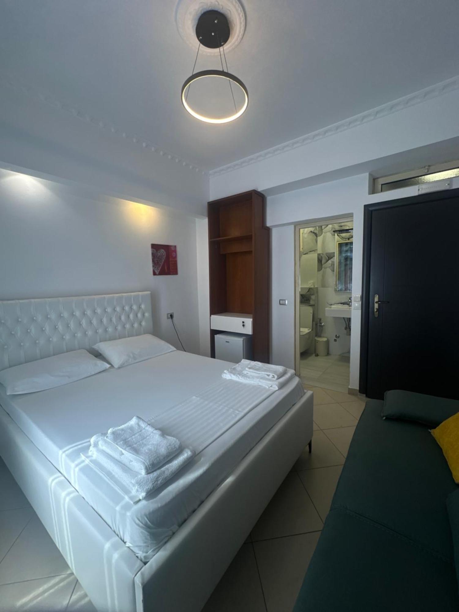 Hotel Kristal Borsh Bagian luar foto