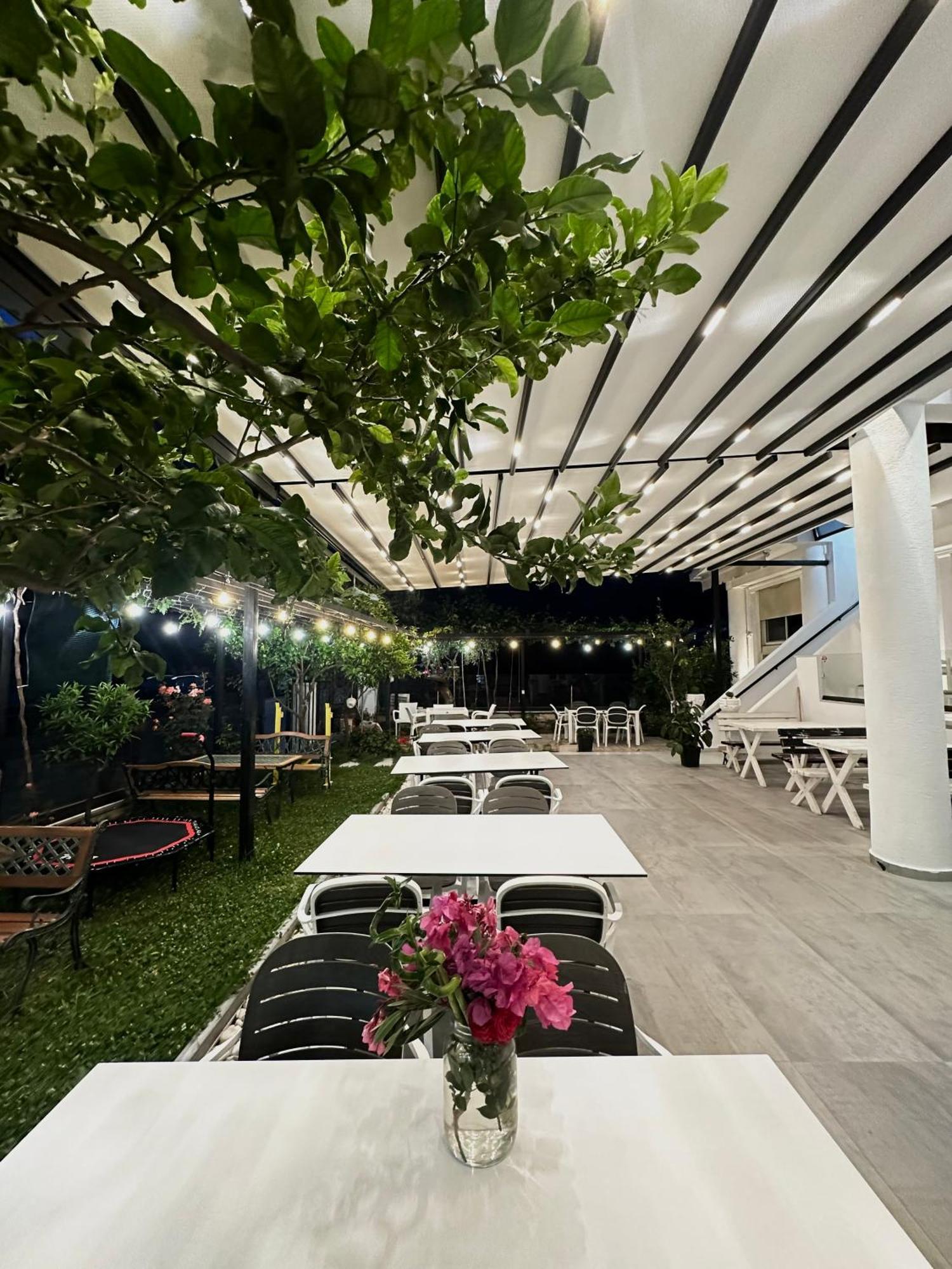 Hotel Kristal Borsh Bagian luar foto