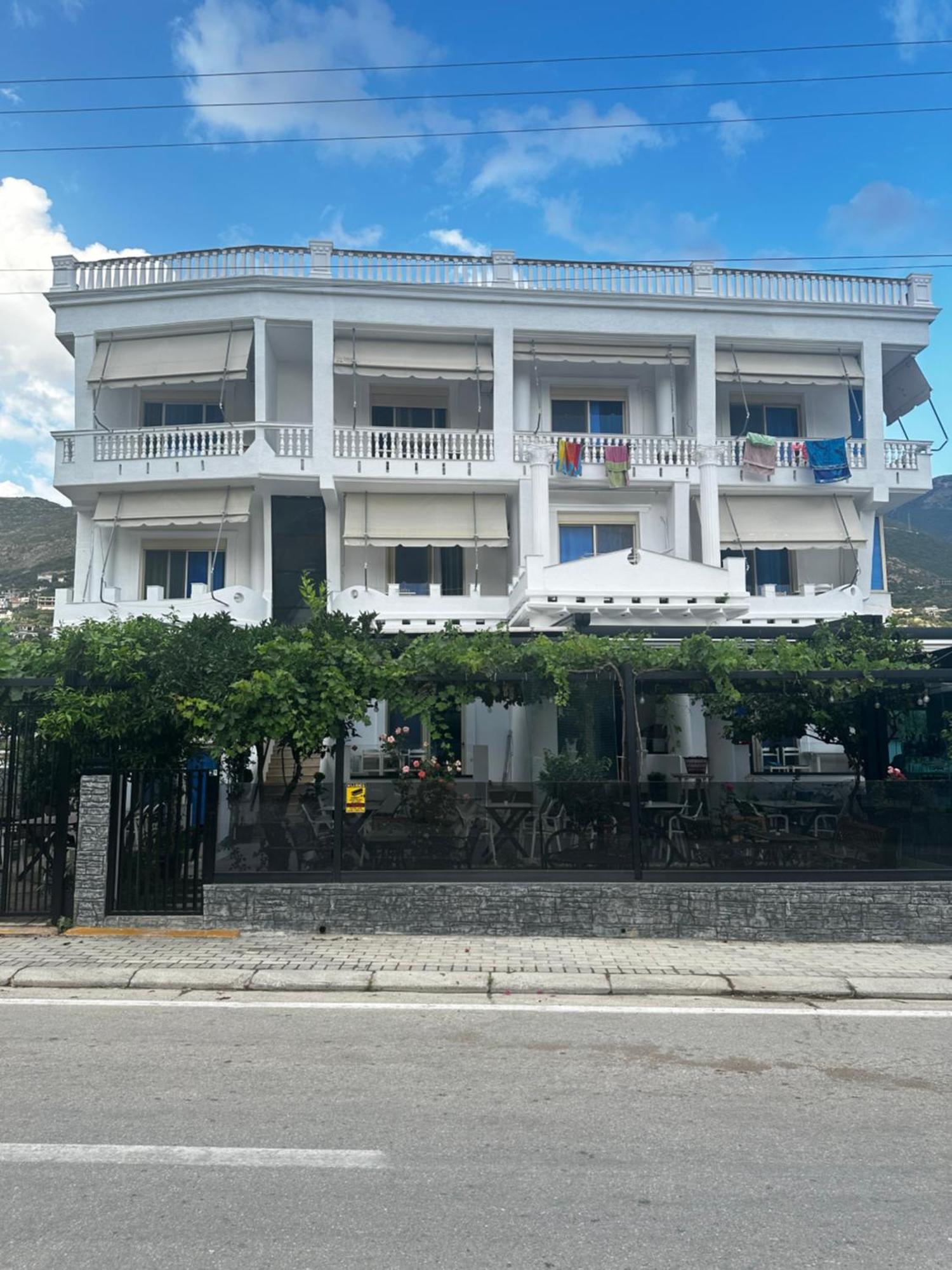 Hotel Kristal Borsh Bagian luar foto