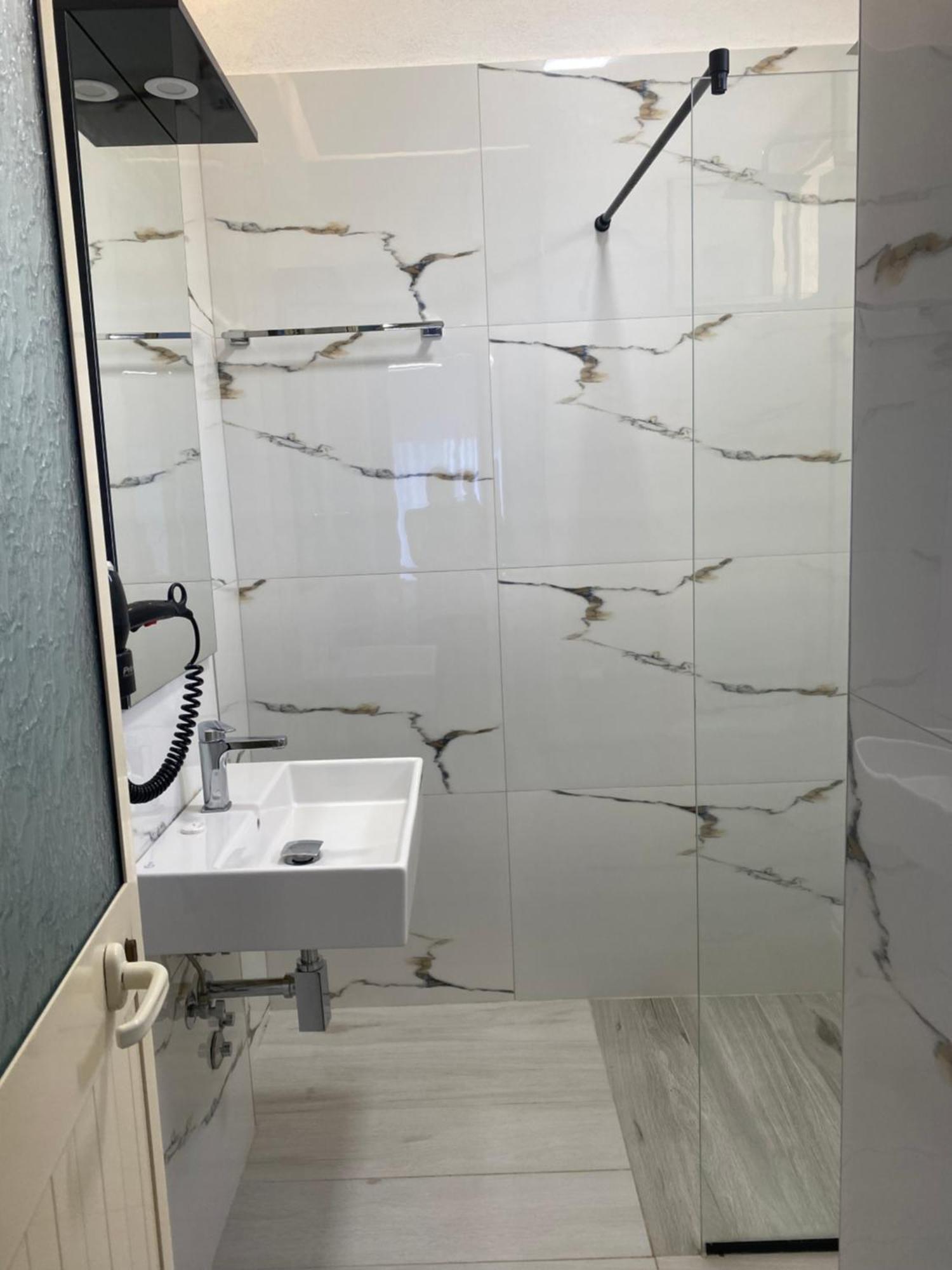 Hotel Kristal Borsh Bagian luar foto