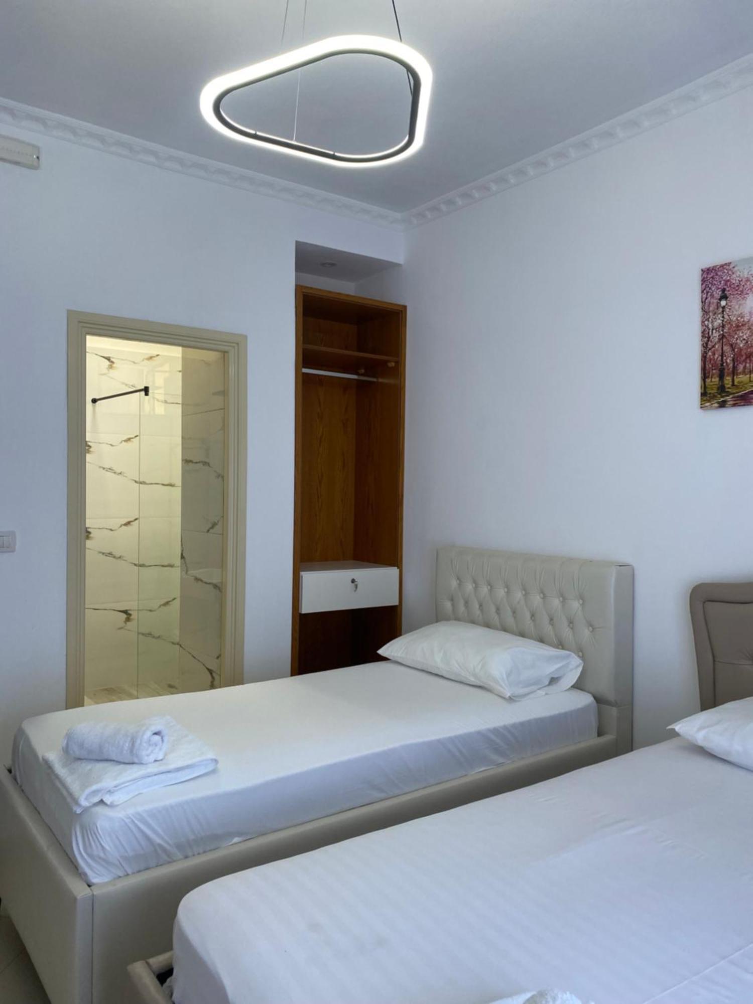 Hotel Kristal Borsh Bagian luar foto